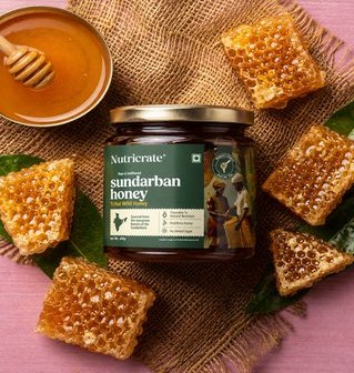 Product visual for Sundarban honey with honeycomb